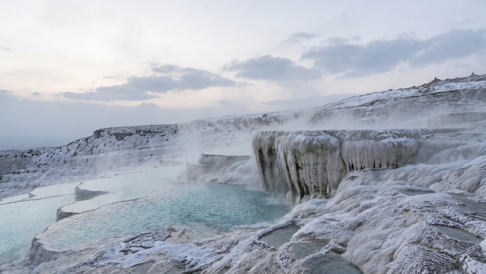 Kışın Pamukkale Ziyareti: Soğuk Havada Termal Suların Tadını Çıkarma Yolları