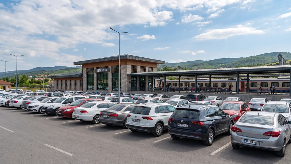 Eryaman YHT İstasyonu geniş otopark alanı
