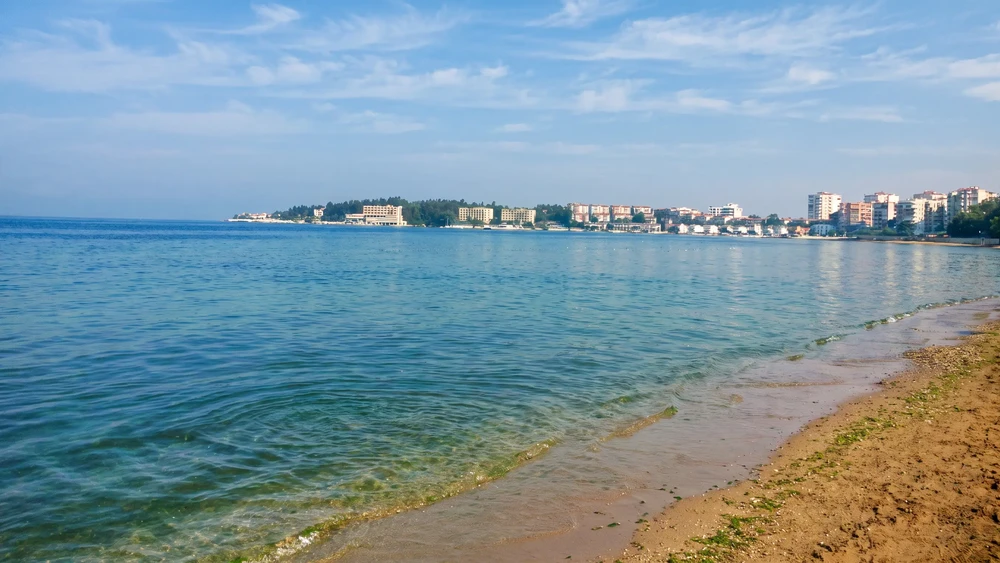 Altınköy Aile Plajı kıyısı ve deniz