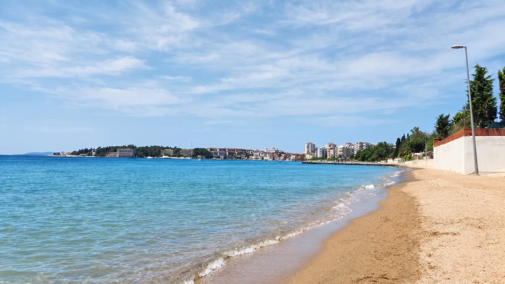 Bayramoğlu Halk Plajı kumsalı ve deniz