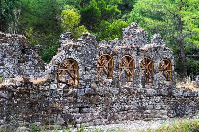 Olympos Antik Kenti: Tarihseverlerin ve Doğa Aşıklarının Buluşma Noktası