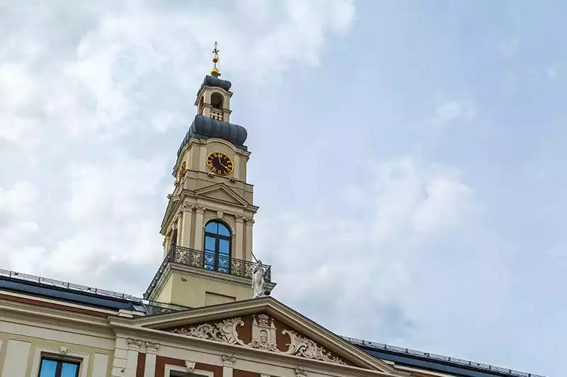 Riga Hukumet Binasi Kulesi