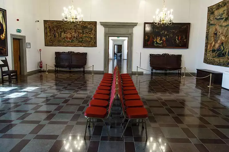 Royal Sarayi Serenomi Odalari Tablolari