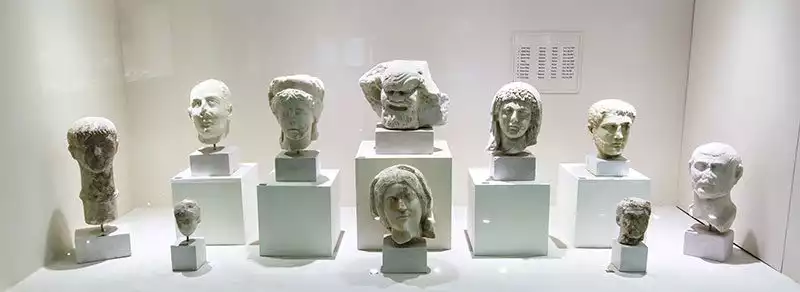 Kocaeli Arkeoloji Etnografya Muzesi Kafa Heykelleri