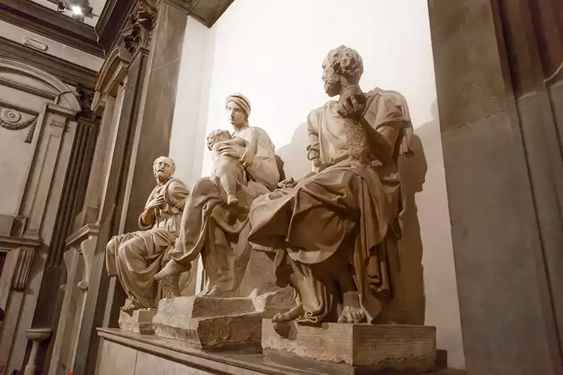 Michelangelo Madonna Cocugu Koruyuculari Heykeli