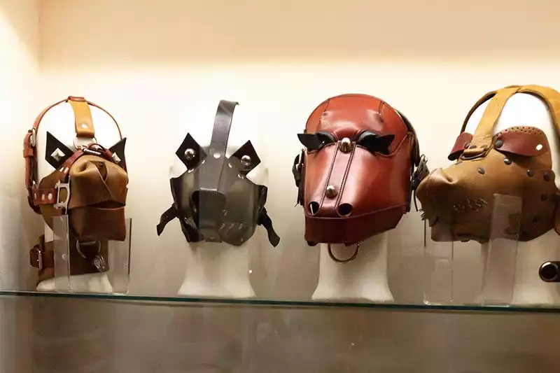Prag Seks Makineleri Muzesi Bdsm Maskeleri