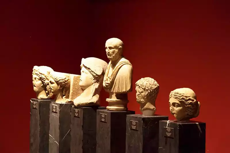 Aydin Arkeoloji Muzesi Bust Heykelleri