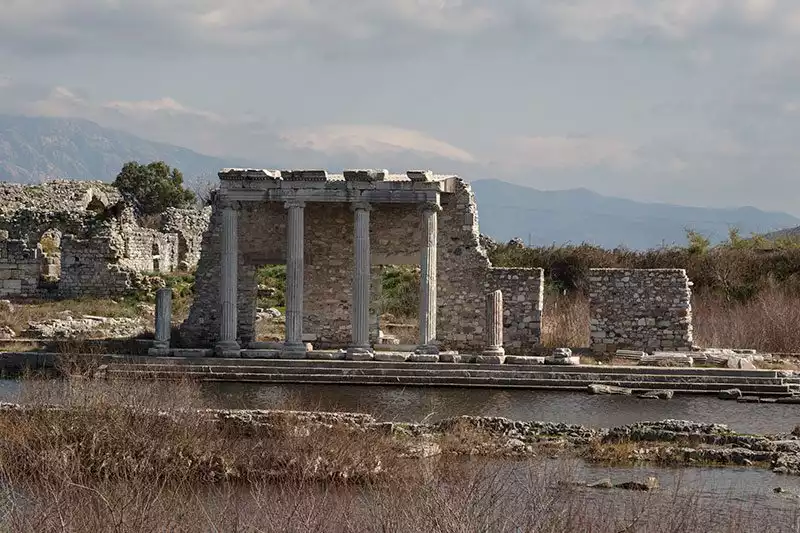 Aydin Miletos Antik Kenti Sutunlari