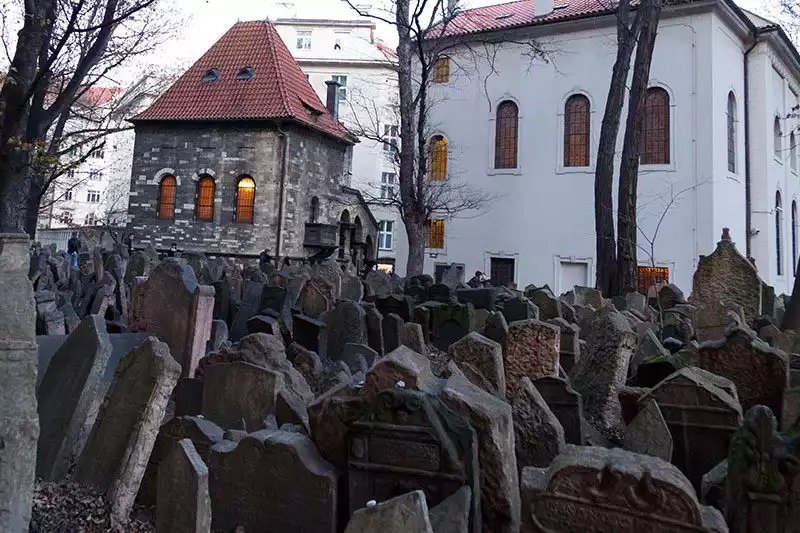 Prag Eski Yahudi Mezarligi Gezisi