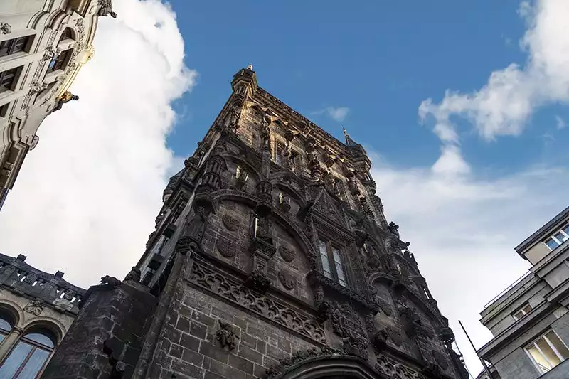 Prag Powder Tower Gezilecek Yerler