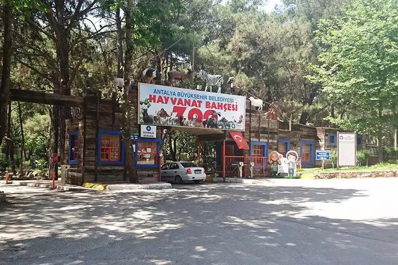 Antalya Hayvanat Bahcesi Girisi
