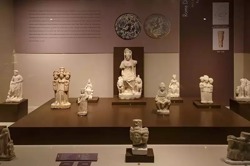 Eskisehir Arkeoloji Muzesi Heykel Figurleri