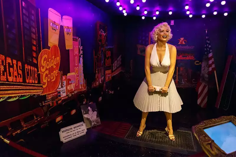 Amsterdam Seks Muzesi Marilyn Monroe Heykeli