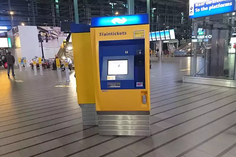 Amsterdamschipol Havalimani Bilet Makineleri