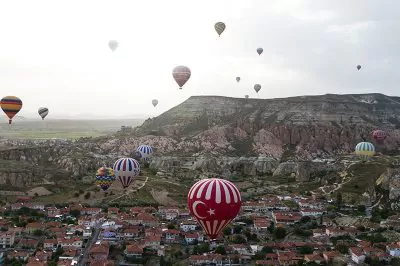 Kapadokya Balon Turu Fiyatları ve Balonları İzleyebileceğiniz 3 Benzersiz Yer