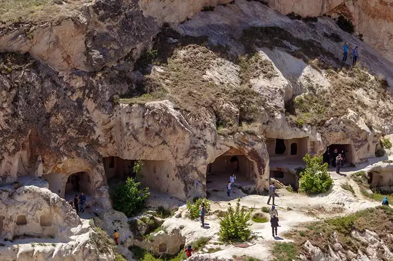 Kapadokya Urgup Temenni Tepesi Yamaci