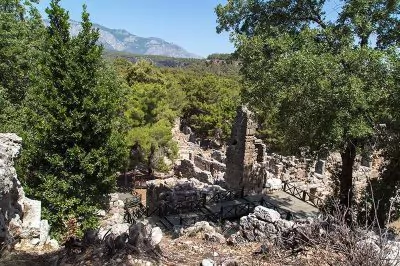 Phaselis Antik Kenti: Akdeniz’in Gizli Tarihi ve Harika Doğasını Keşfedin