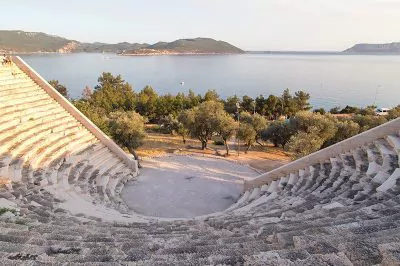 Antiphellos Antik Kenti: Kaş’ın Mutlaka Görülmesi Gereken Tarihi Mirası