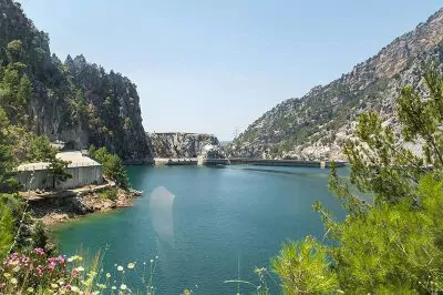 Oymapınar Barajı Tekne Turu: Yeşil Kanyon’da Unutulmaz Bir Gün