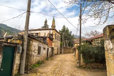 Yeşilyurt Köyü: Kaz Dağları'nın Huzurlu Köyü