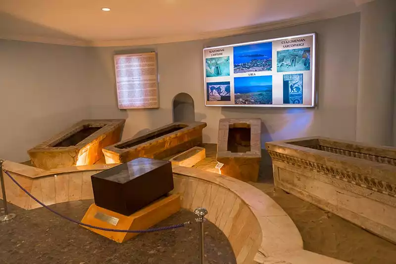 Izmir Arkeoloji Muzesi Mezarlar
