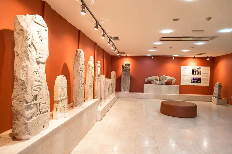 Sinop Arkeoloji Muzesi Heykeltiraslar