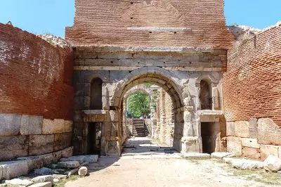 İznik Kalesi: Efsanevi Sur Duvarları ve Kapıları