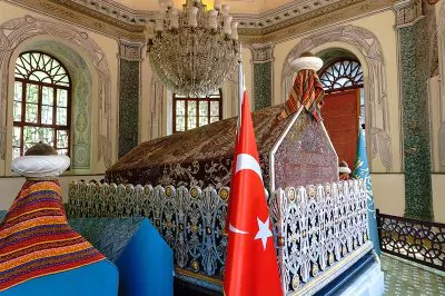 Osman Gazi Türbesi ve Orhan Gazi Türbesi: Osmanlı İmparatorluğu'nun Kurucuları