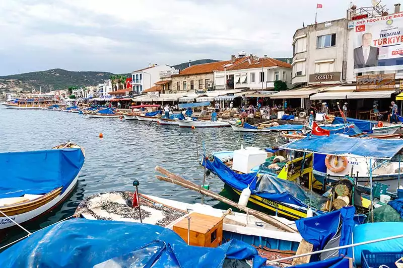 Foca Gezi Rehberi Sahil Seridi Tekneleri
