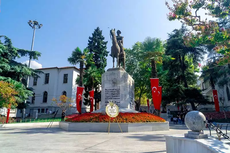 Bursa Kent Muzesi Ataturk Heykeli