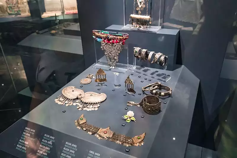 Odemis Muzesi Arkeolojik Eserler Takilar