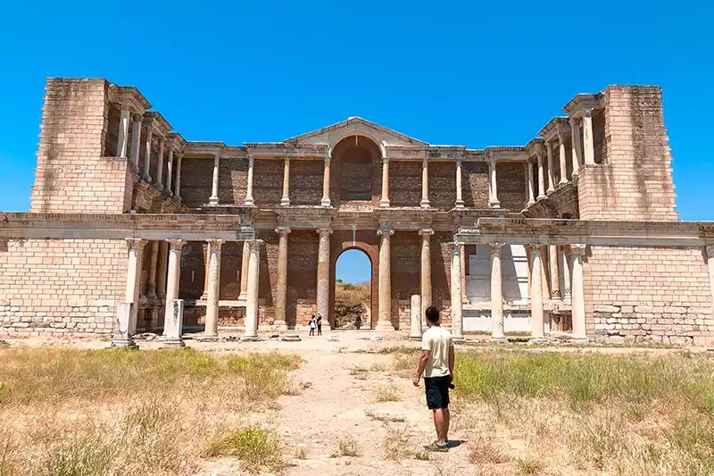Sardes Antik Kenti Gymnasium Kalintilari