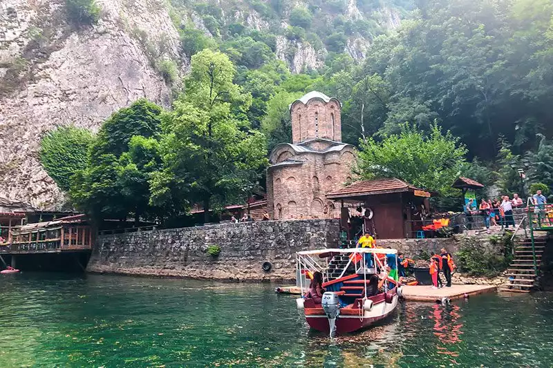Makedonya Matka Kanyonu Kiliseleri