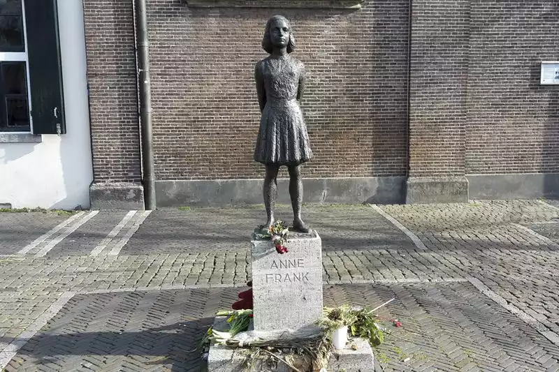 Anne Frank Sculpture Amsterdam