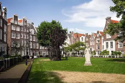 Begijnhof: Een Verborgen Stukje Amsterdamse Geschiedenis