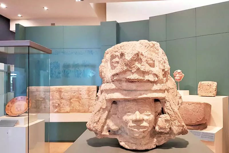Museo Maya De Cancun Statue